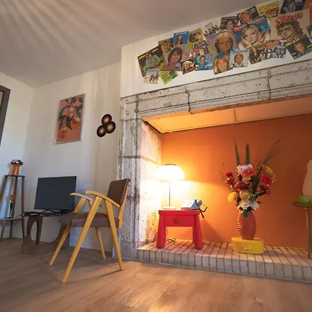 アパート Le Seventies & Spacieux Et Athypique, Coeur Du Centre アジャン